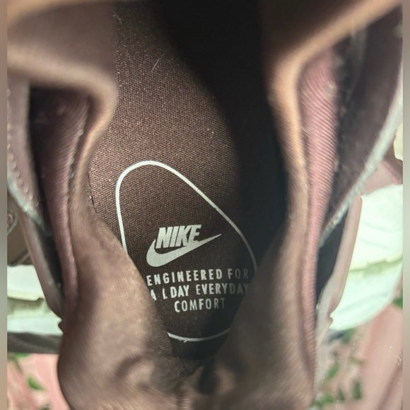 LAST CHANCE Nike Women's Sneakers in Burgundy and White - Picture 7 of 9